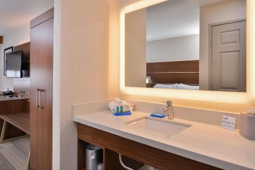 Holiday Inn Express Westley an IHG Hotel - image 14