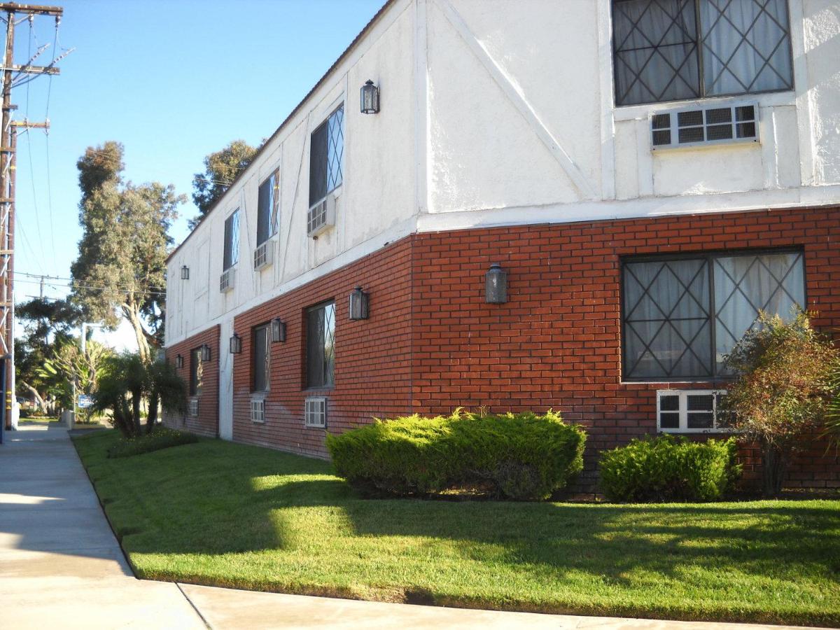 Palms Courtyard Inn - image 4