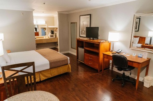 Best Western Palm Garden Inn - image 14