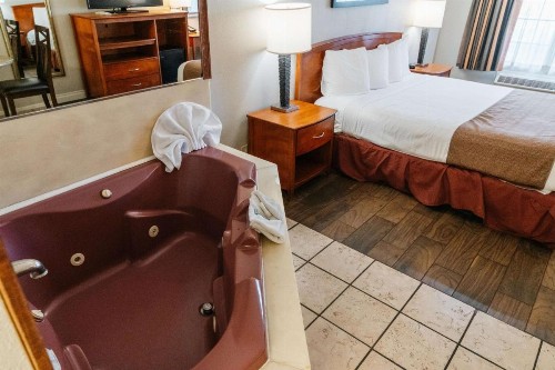 Best Western Palm Garden Inn - image 16