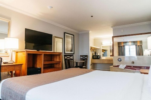 Best Western Palm Garden Inn - image 17