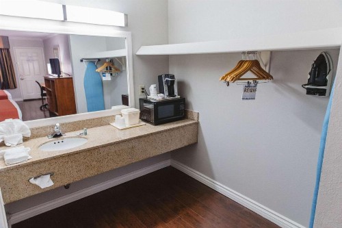 Best Western Palm Garden Inn - image 26