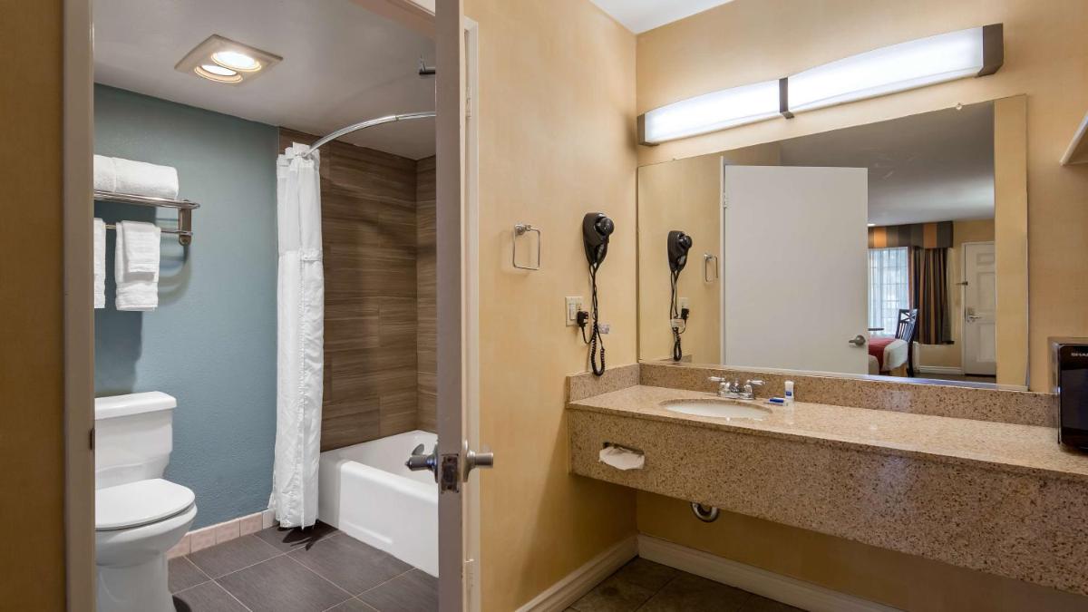 Best Western Palm Garden Inn - image 6