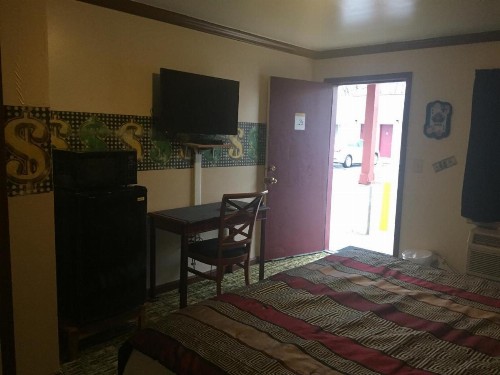 Colony inn motel - image 8