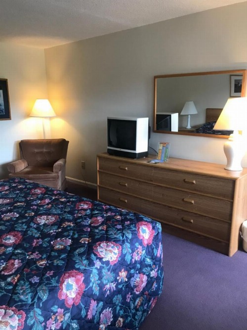 Four Seasons Motor Inn - image 14