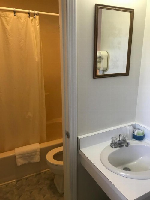 Four Seasons Motor Inn - image 26