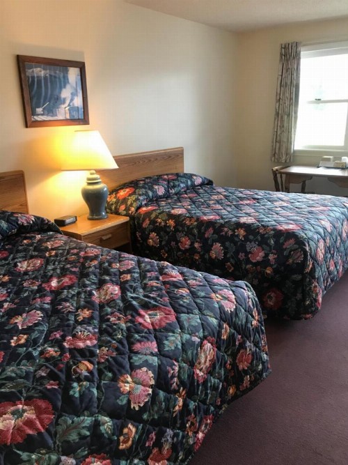 Four Seasons Motor Inn - image 3