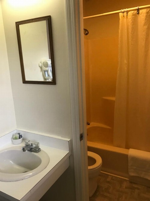 Four Seasons Motor Inn - image 31