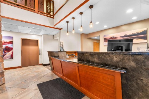 Best Western Rocky Mountain Lodge - image 5
