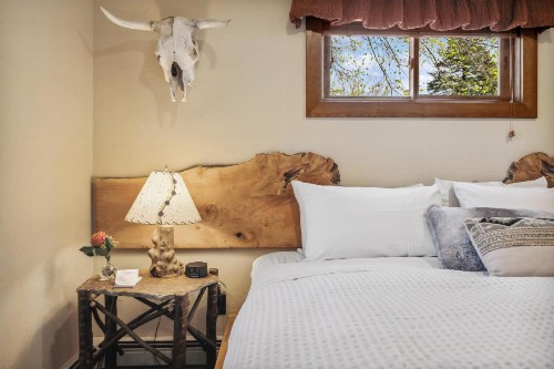 Good Medicine Lodge - image 39