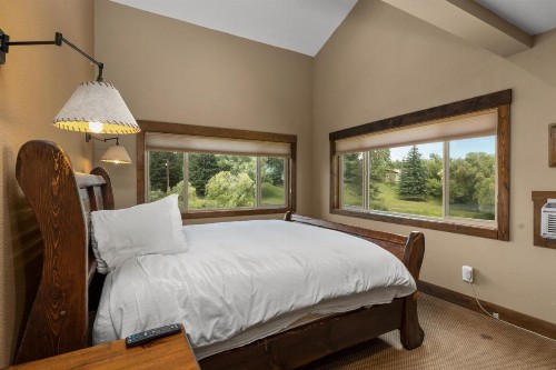 Duck Inn Lodge - image 40