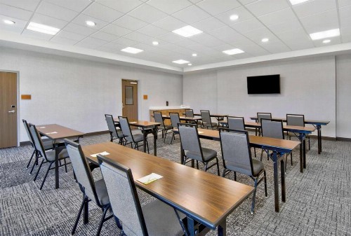 Home2 Suites by Hilton Whitestown Zionsville - image 5