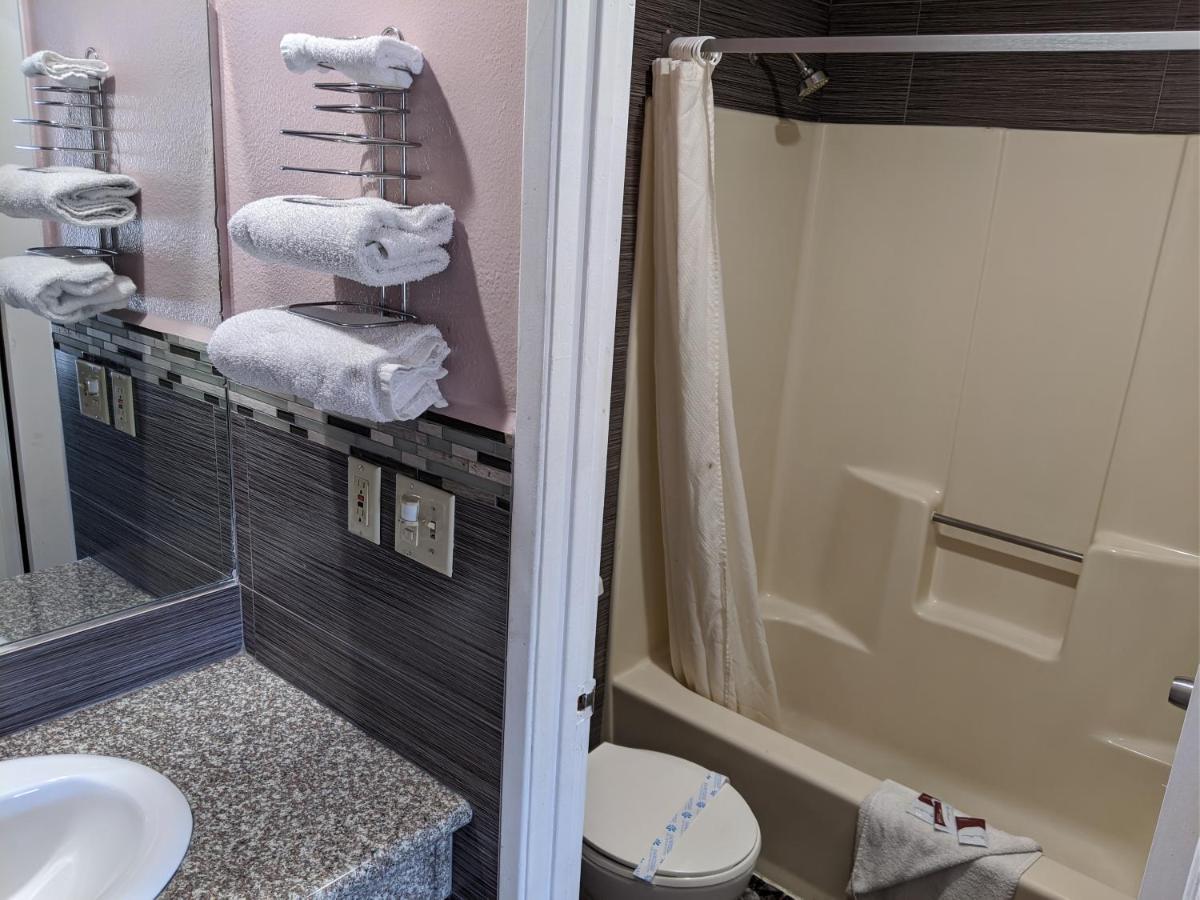 Passport Inn - image 2