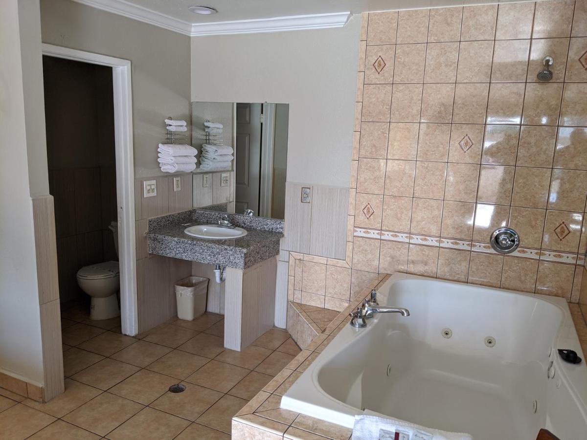 Passport Inn - image 3
