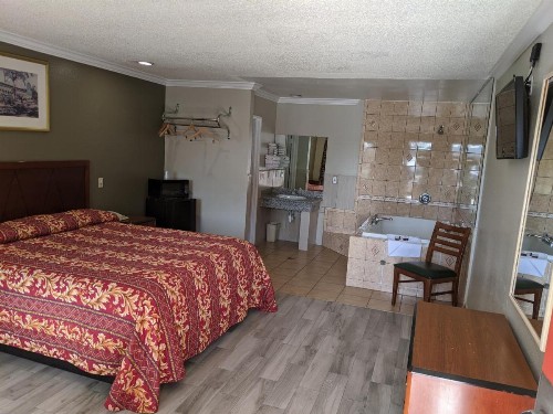 Passport Inn - image 4