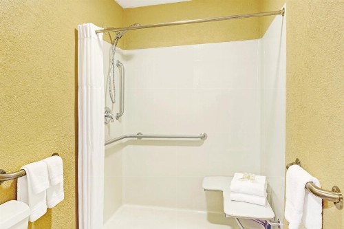 Days Inn by Wyndham Cherokee Near Casino - image 3