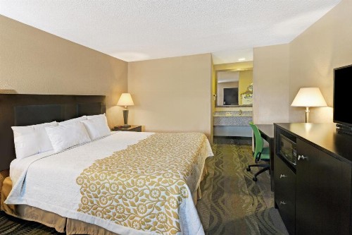 Days Inn by Wyndham Cherokee Near Casino - image 9