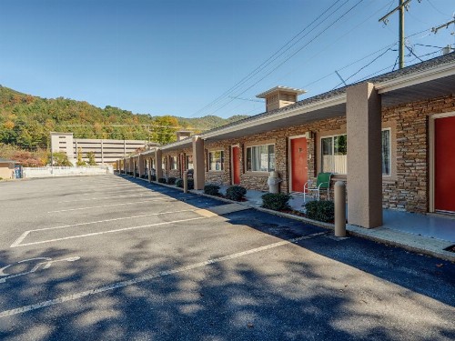 Cherokee Grand Hotel - image 25