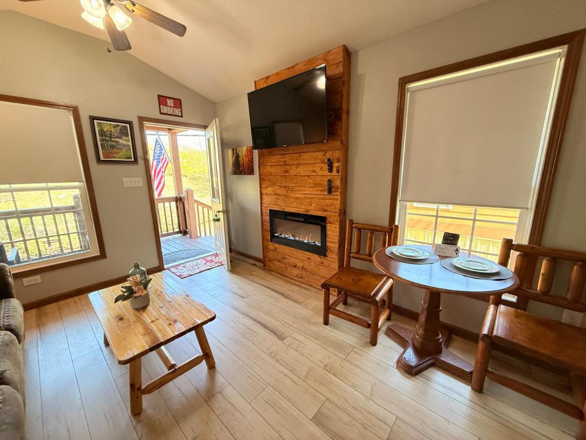 Qualla Cabins and Motel - image 3