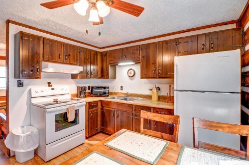 2 Bed 2 Bath Vacation home in Whittier II - image 11