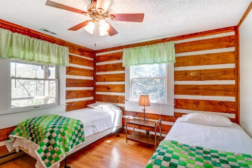 2 Bed 2 Bath Vacation home in Whittier II - image 12