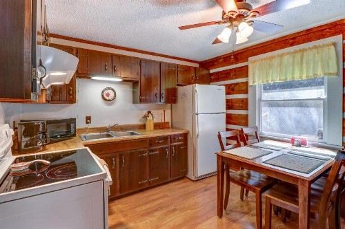 2 Bed 2 Bath Vacation home in Whittier II - image 7