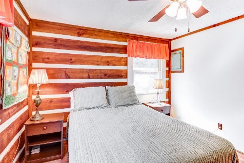2 Bed 2 Bath Vacation home in Whittier II - image 8