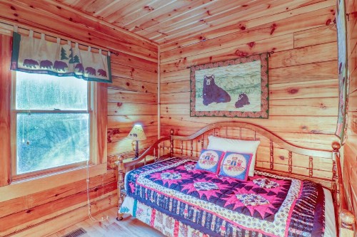 3 Bed 3 Bath Vacation home in Whittier - image 12