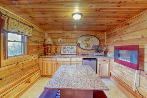 3 Bed 3 Bath Vacation home in Whittier - image 7