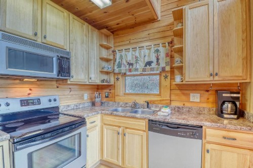 3 Bed 3 Bath Vacation home in Whittier - image 9