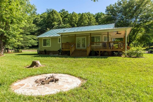 3 Bed 2 Bath Vacation home in Whittier - image 12