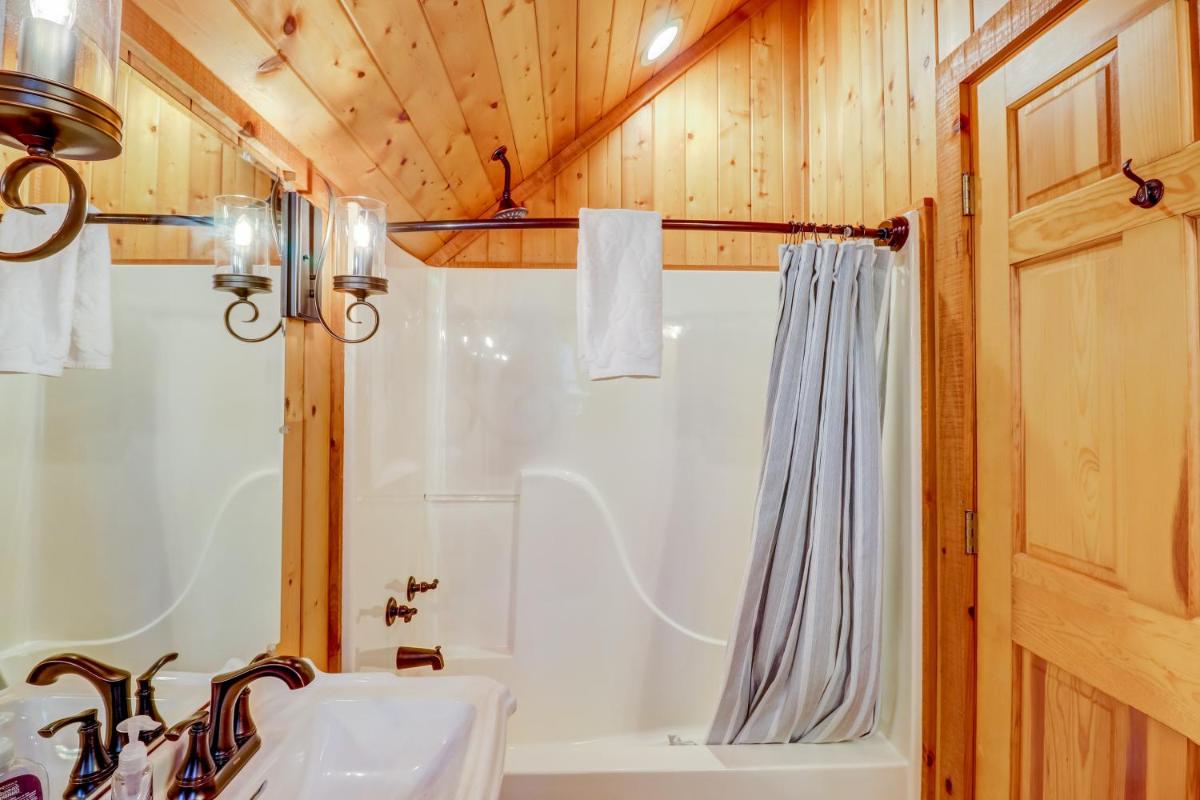 2 Bed 2 Bath Vacation home in Whittier IV - image 6
