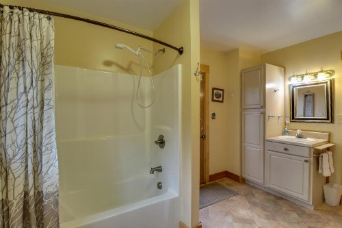 2 Bed 2 Bath Vacation home in Whittier V - image 12