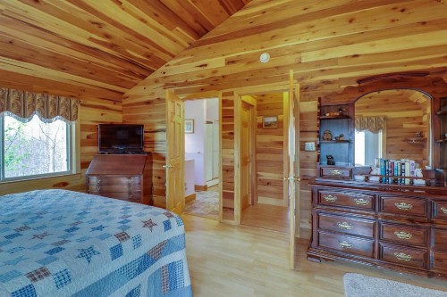 2 Bed 2 Bath Vacation home in Whittier V - image 6
