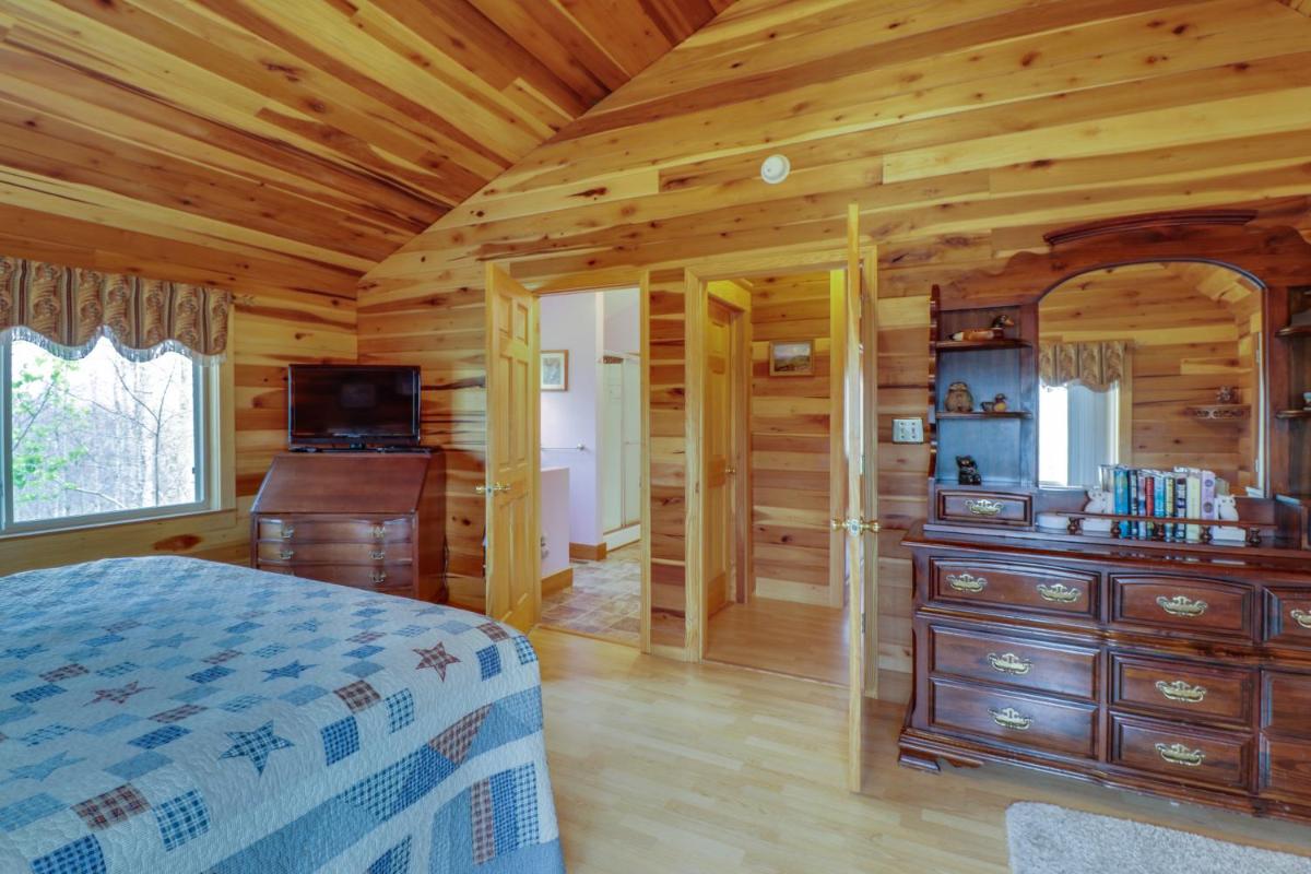 2 Bed 2 Bath Vacation home in Whittier V - image 6