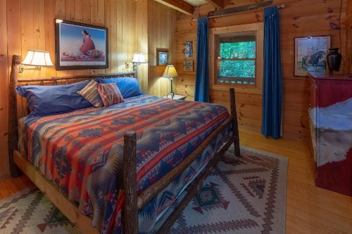 Creekside Bunkhouse - image 5