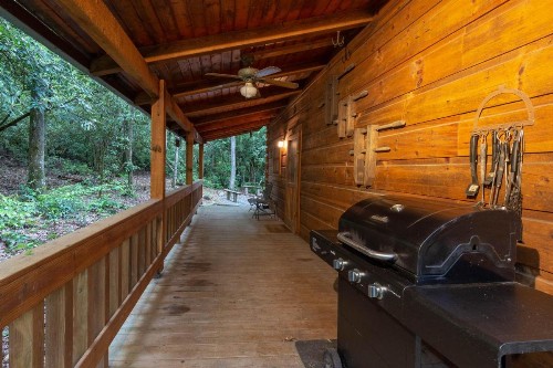 Creekside Bunkhouse - image 8