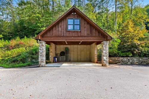 4 Bed 4 Bath Vacation home in Whittier - image 12