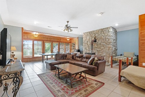 4 Bed 4 Bath Vacation home in Whittier - image 8