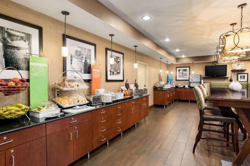 Hampton Inn Wichita-East - image 10