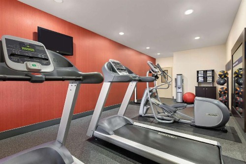 Hampton Inn Wichita-East - image 11