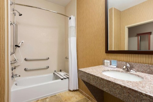 Hampton Inn Wichita-East - image 15