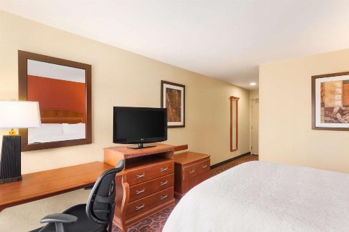 Hampton Inn Wichita-East - image 20