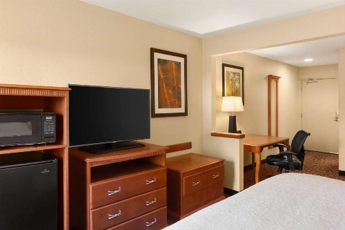 Hampton Inn Wichita-East - image 23