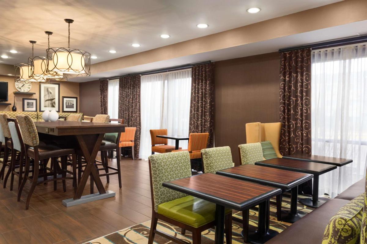 Hampton Inn Wichita-East - image 4