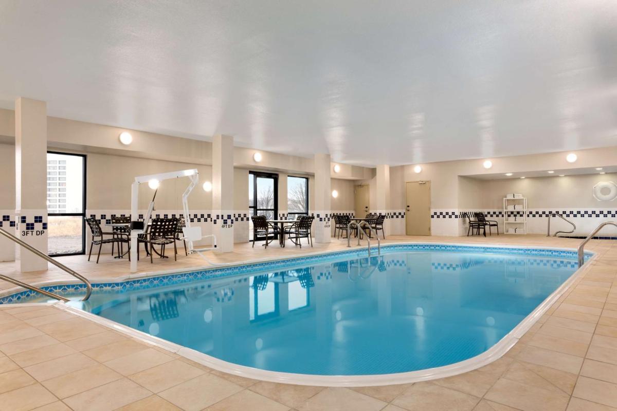 Hampton Inn Wichita-East - image 7