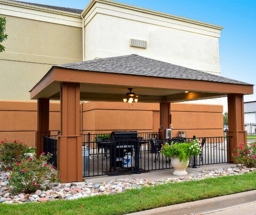 Sonesta Simply Suites Wichita Northeast - image 10