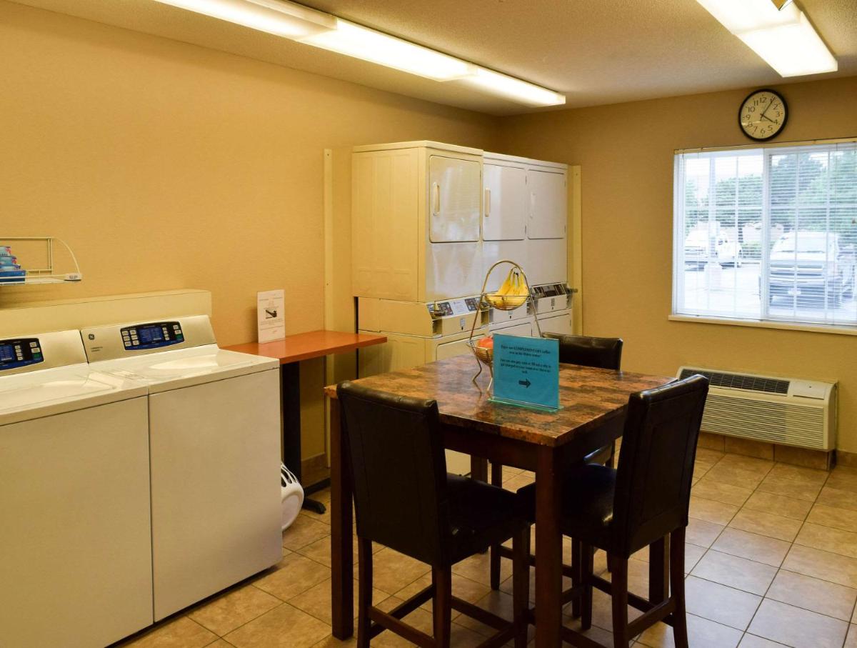 Sonesta Simply Suites Wichita Northeast - image 2