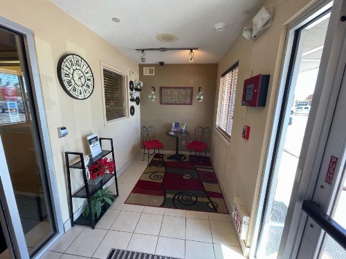 Sonesta Simply Suites Wichita Northeast - image 9