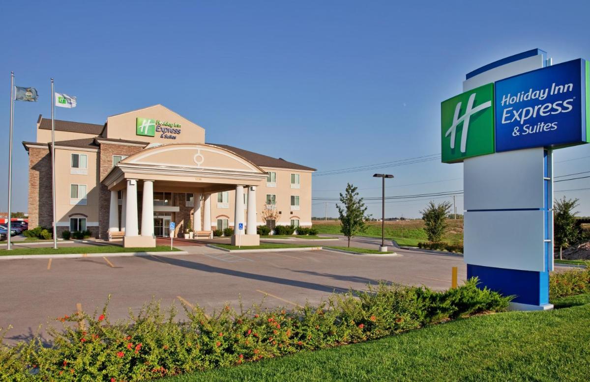 Holiday Inn Express Hotel & Suites Wichita Airport an IHG Hotel - main image